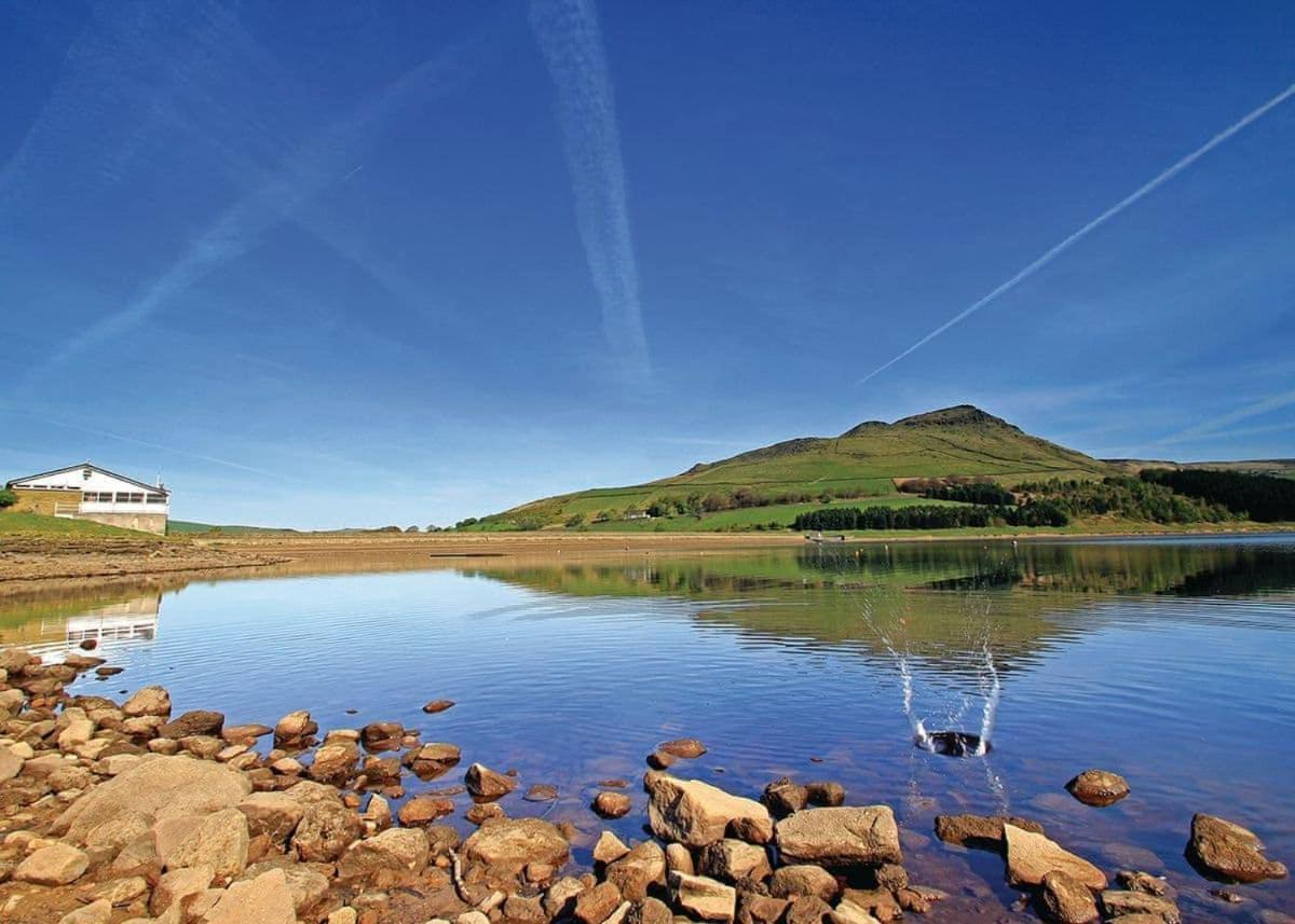 Dovestone Holiday Park Hotel Greenfield  Buitenkant foto