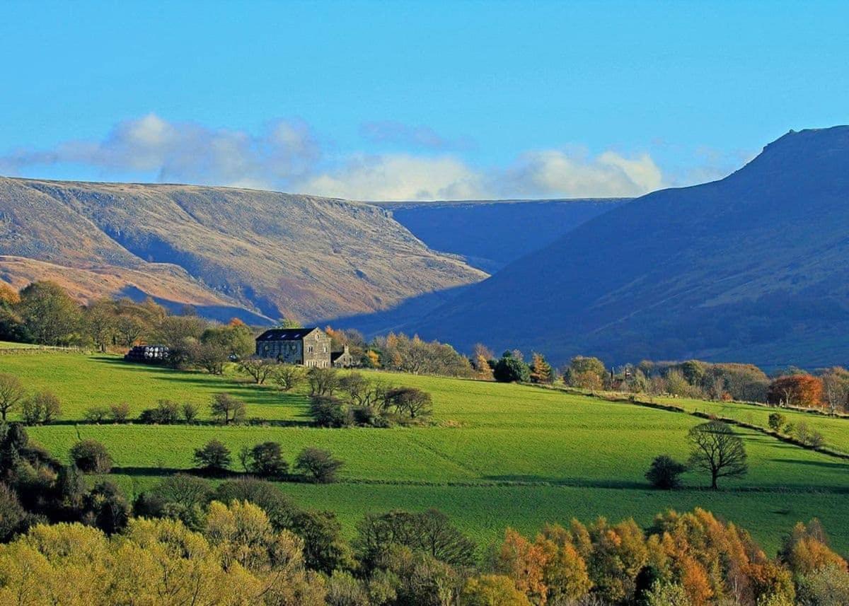 Dovestone Holiday Park Hotel Greenfield  Buitenkant foto